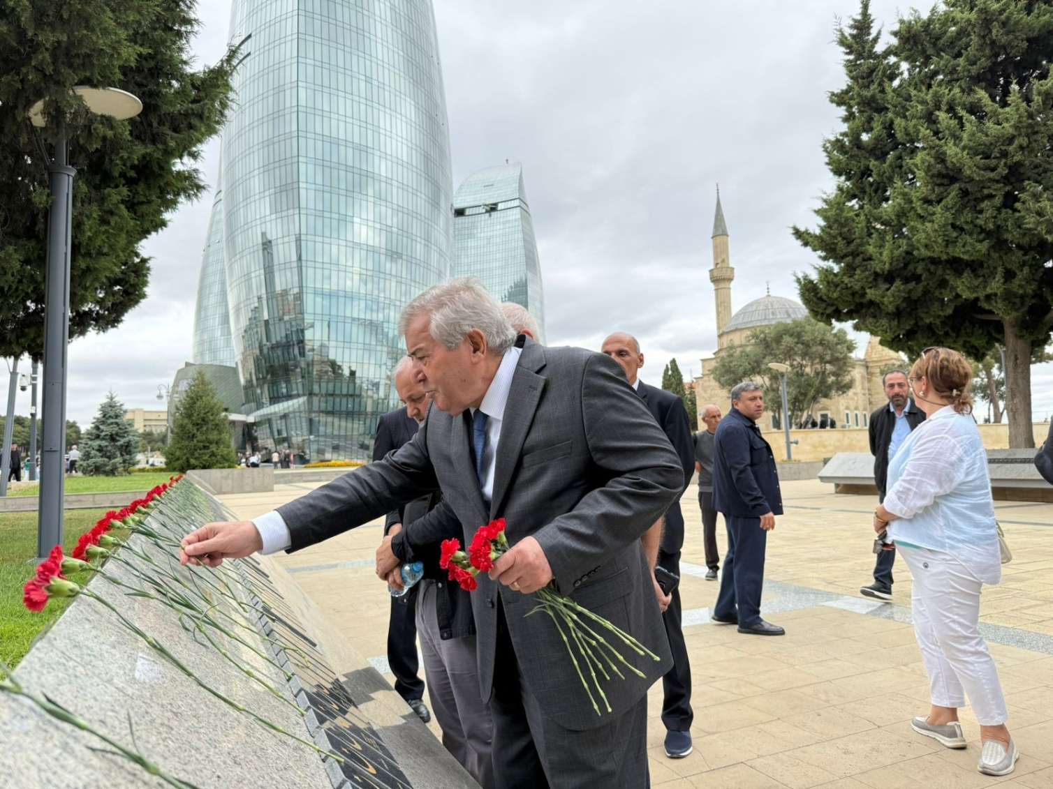 VHP rəhbərliyi Türk Şəhidliyini ziyarət etdi - FOTO