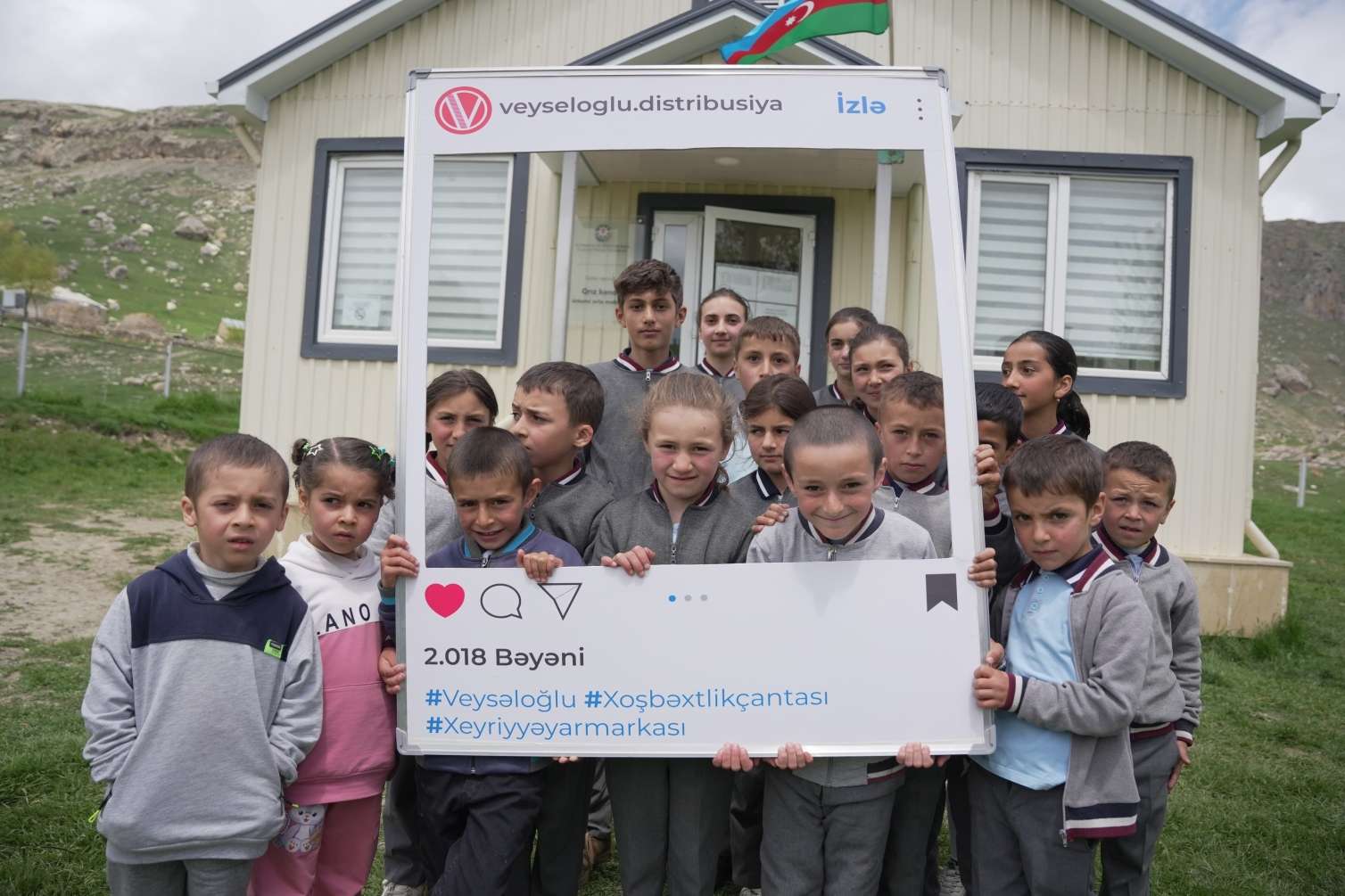 “Veysəloğlu-Distribusiya” məktəblilərə yardımı davam etdirir  - FOTO