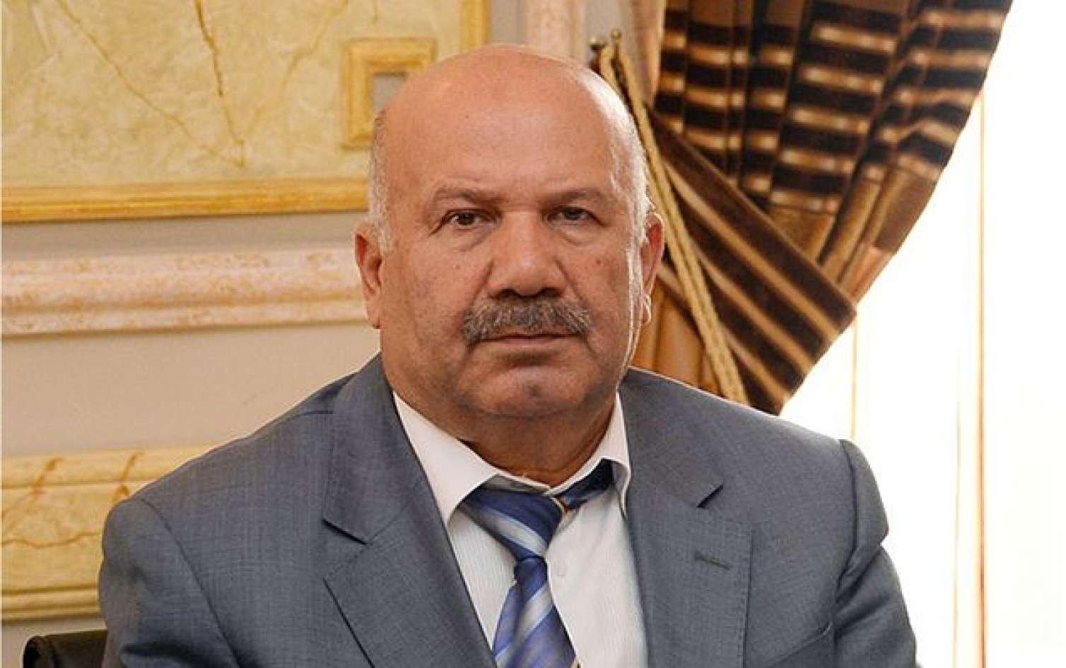 “Ay nazir, sənə yazmışam, niyə cavab vermirsən?” 