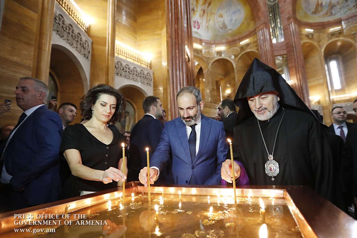 Paşinyan katolikosun yerinə onu gətirir - FOTO 