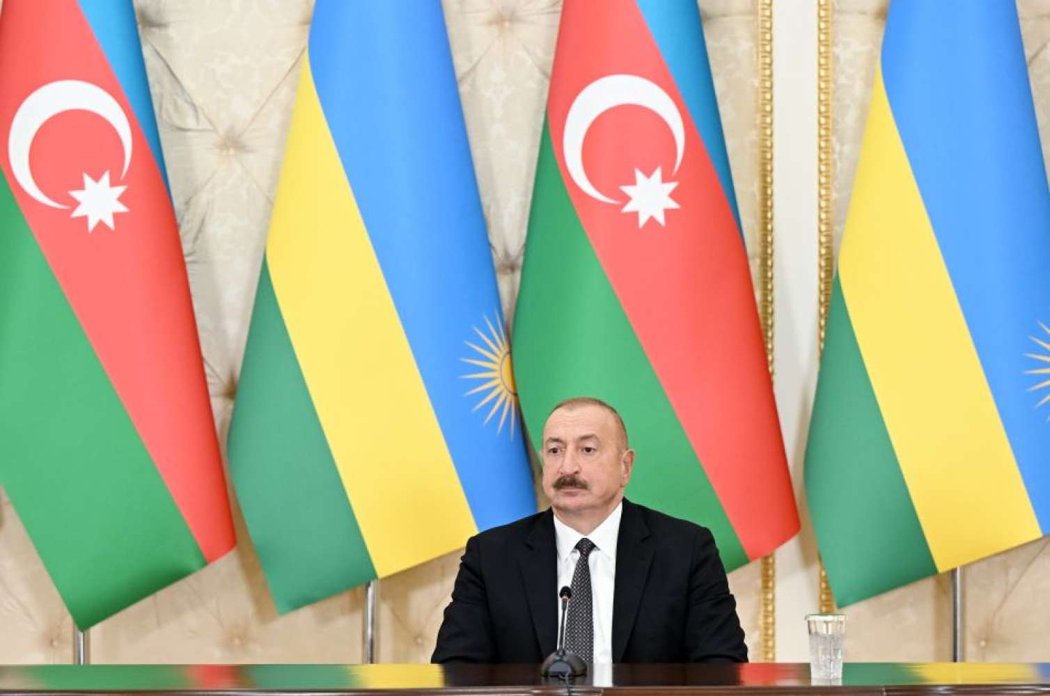 Prezidentlər mətbuata bəyanatlarla çıxış etdilər - FOTO