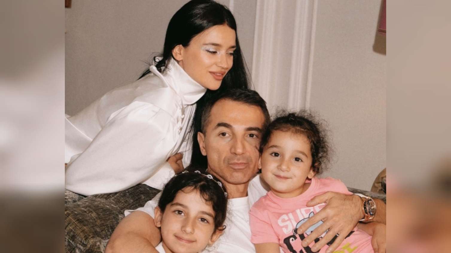 Adnan Əhmədzadənin xanımı bahalı həyatını əks etdirən paylaşımlarını sildi - Foto 