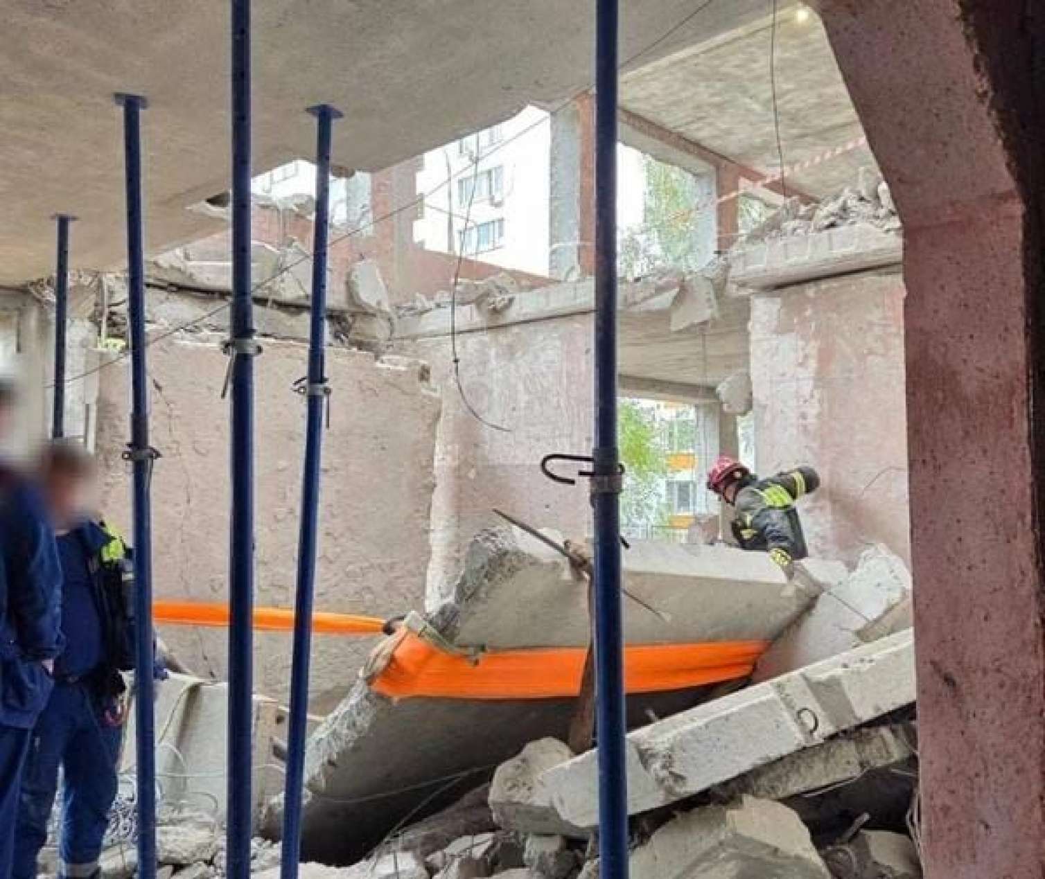 Moskvada məktəbdə FACİƏ: Ölənlər və dağıntılar altında qalanlar var 