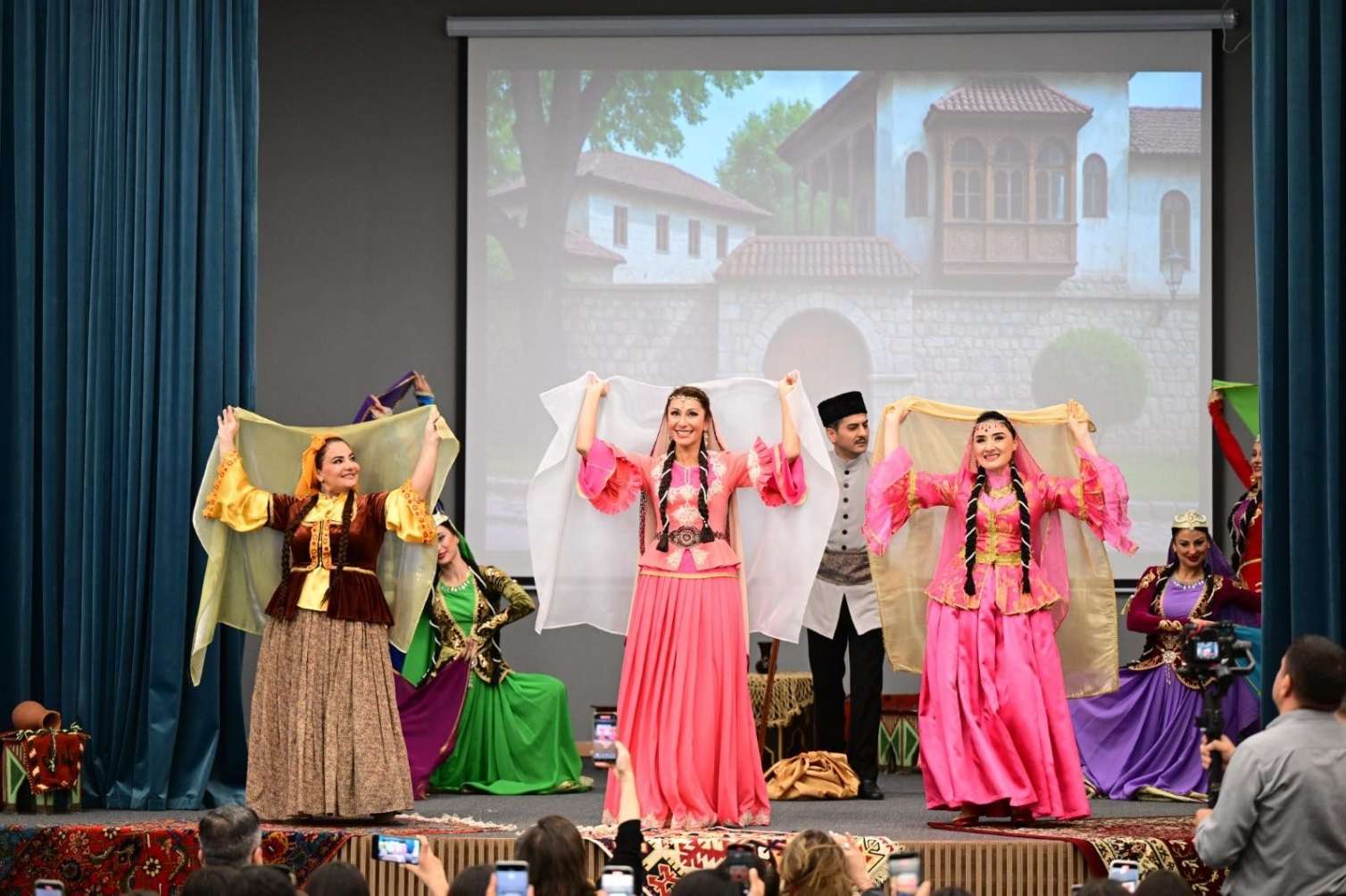 Xankəndidə “Arşın mal alan” operettası nümayiş olundu - FOTO 