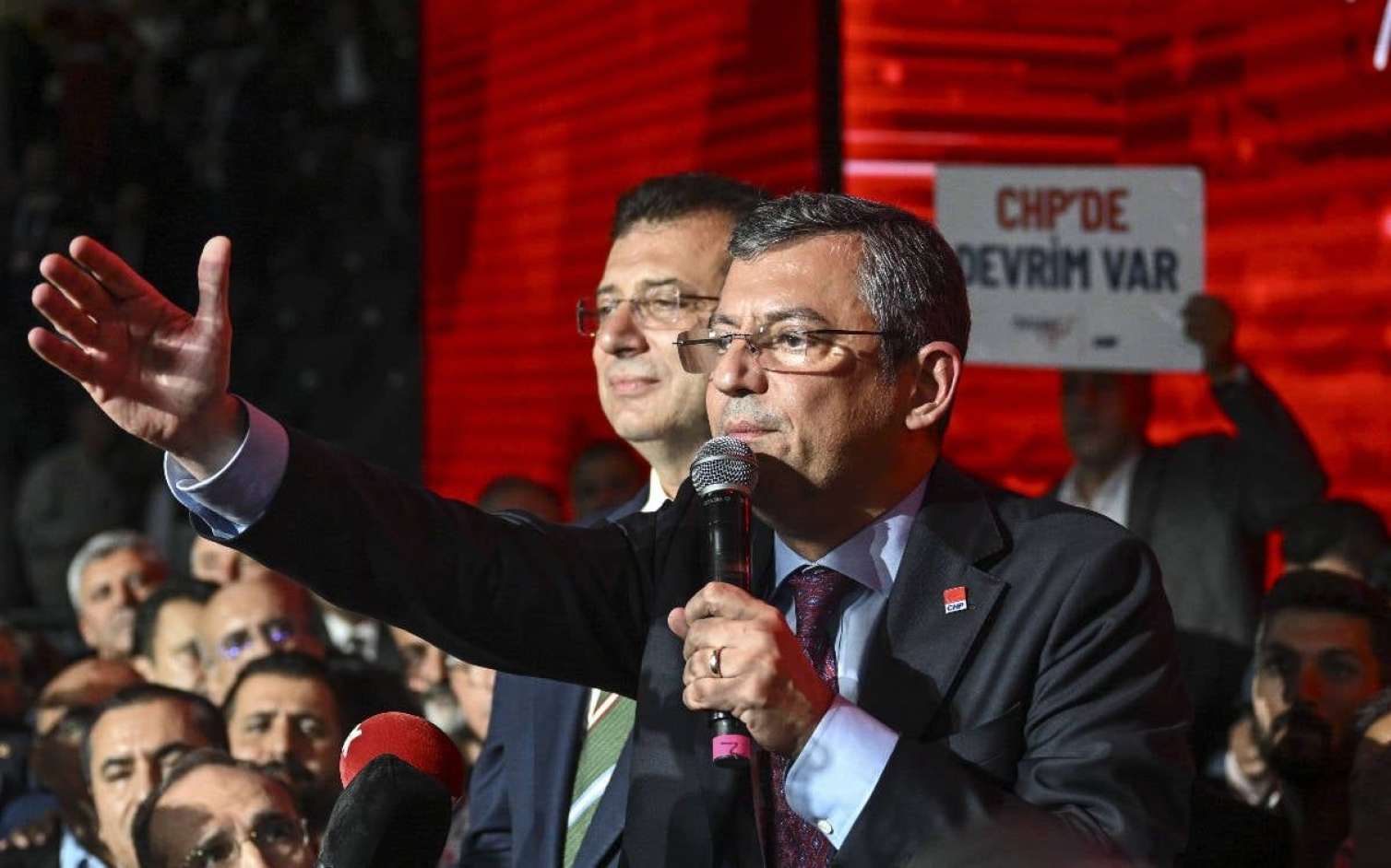 Özgür Özel yenidən CHP-nin sədri seçildi 