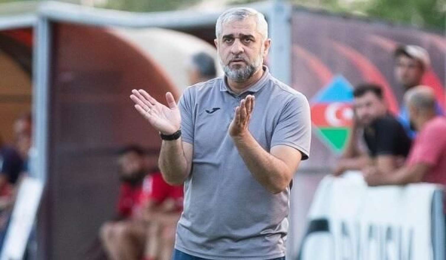 Azarkeşləri söyən baş məşqçi qovuldu 