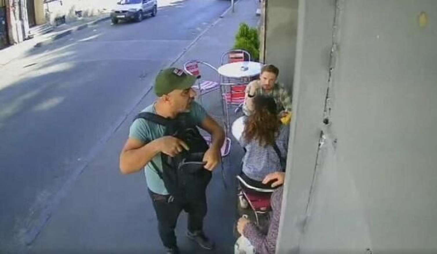 Tiflisdə azərbaycanlı gənc silahla hədələndi 