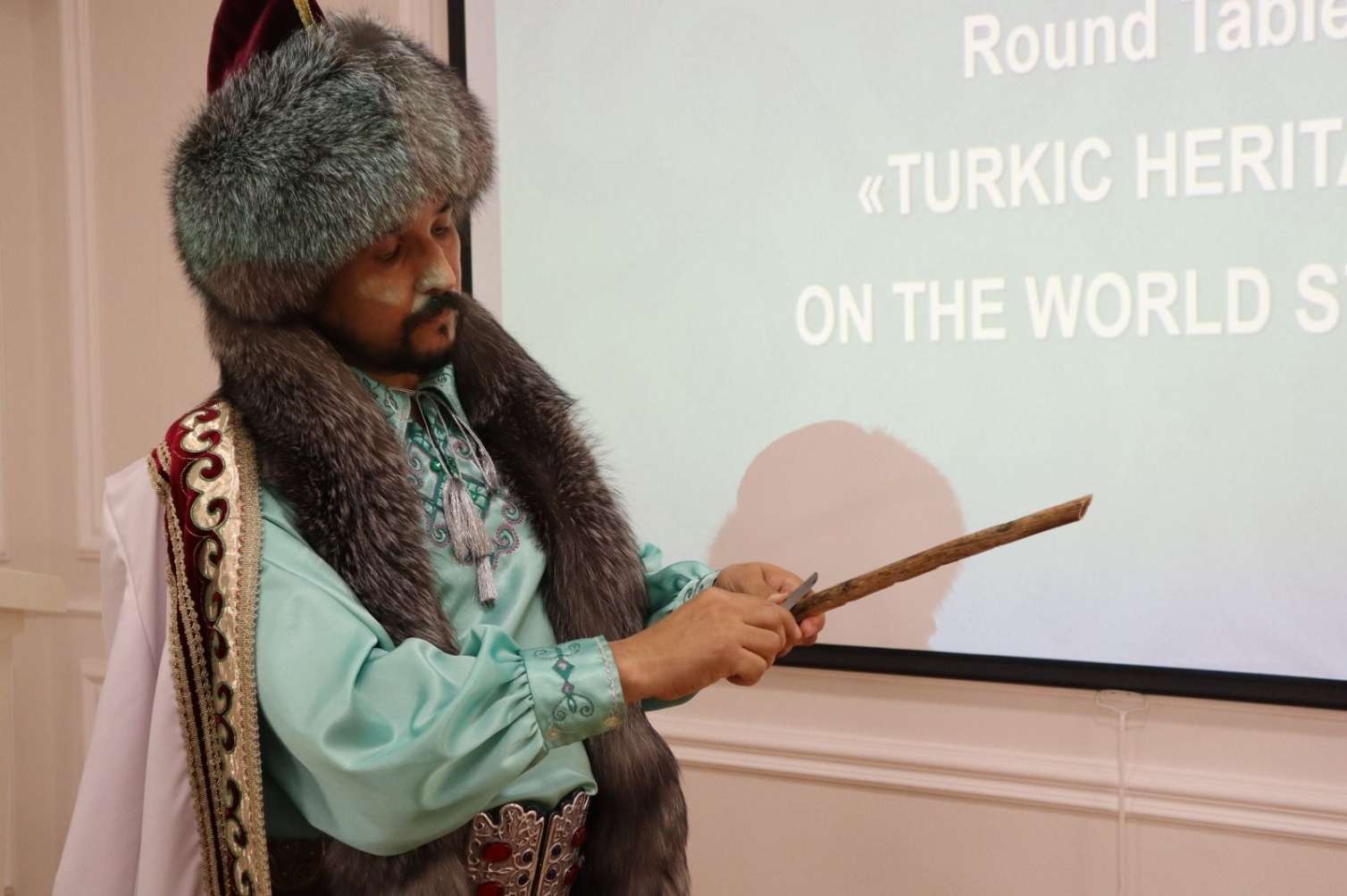 “Türk irsi dünya arenasında” mövzusunda dəyirmi masa keçirildi 