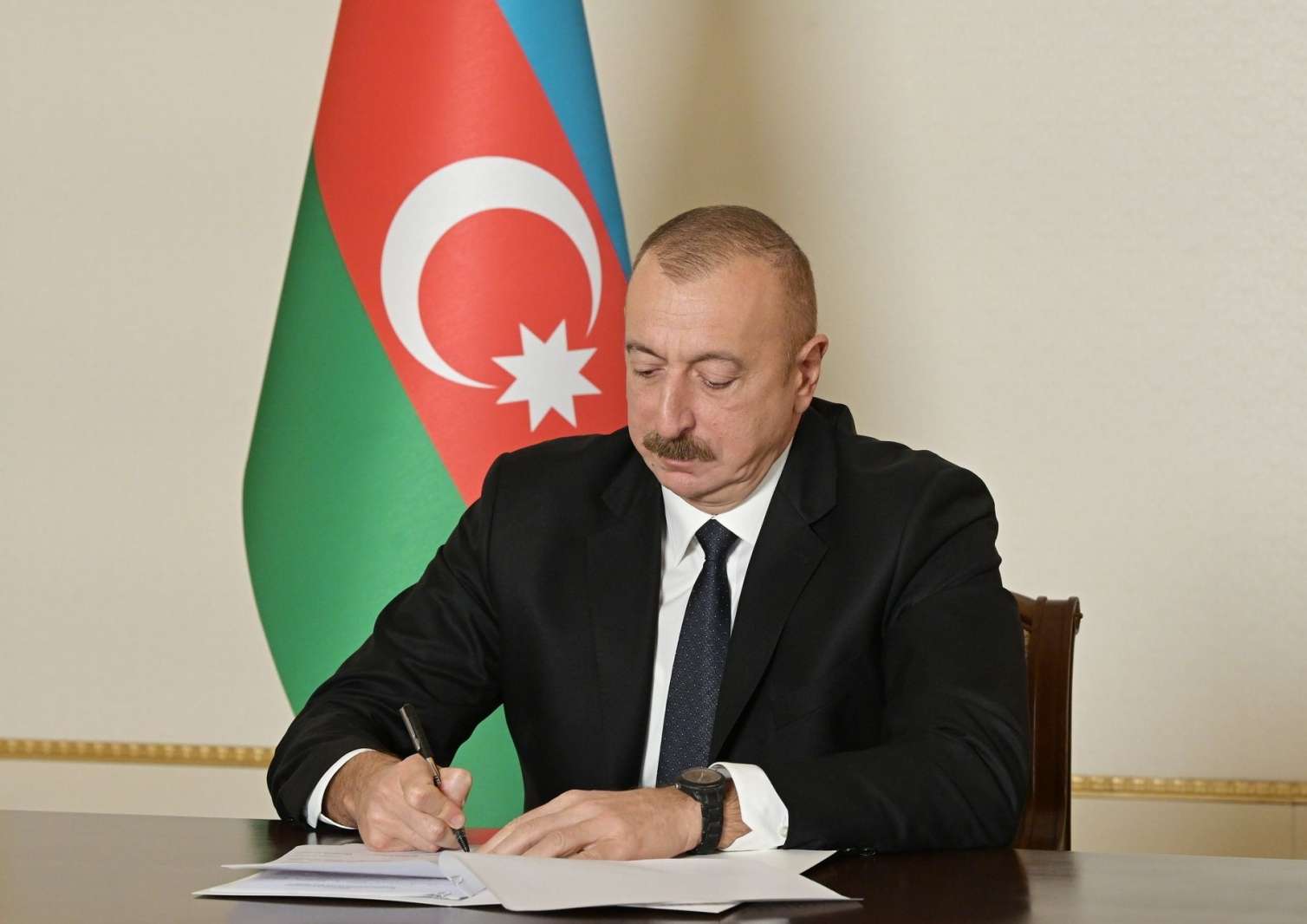 İlham Əliyev hərbçilərlə bağlı sərəncam İMZALADI 