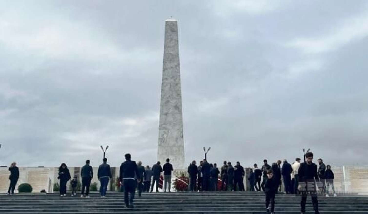 Hərbi Memorial Məzarlıqda 44 metrlik abidə ucaldıldı 
