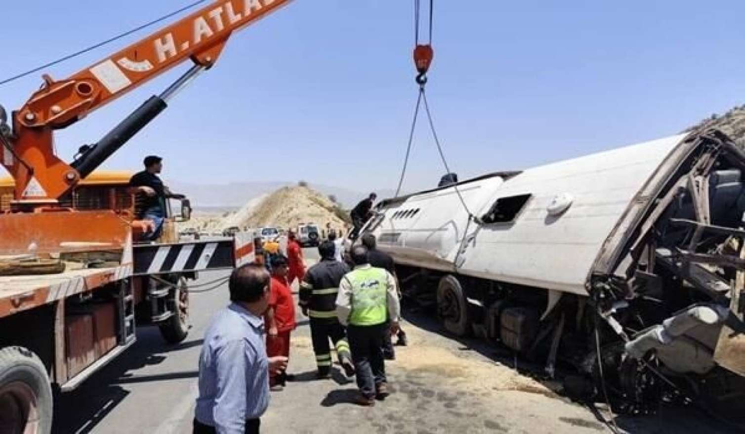 Tələbələrin olduğu avtobus TIR-la toqquşdu: ölənlər var 