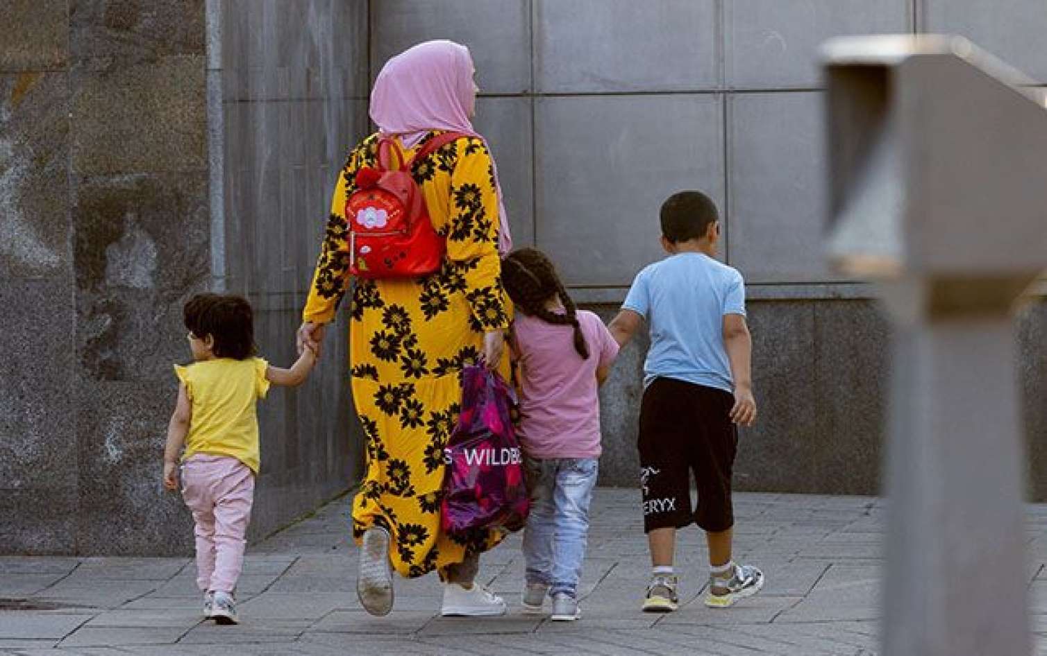 Bu ölkə miqrantlar üçün qaydaları sərtləşdirir 