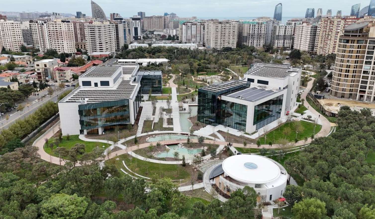 Bu gün açılışı olan universitetdən FOTOLAR 