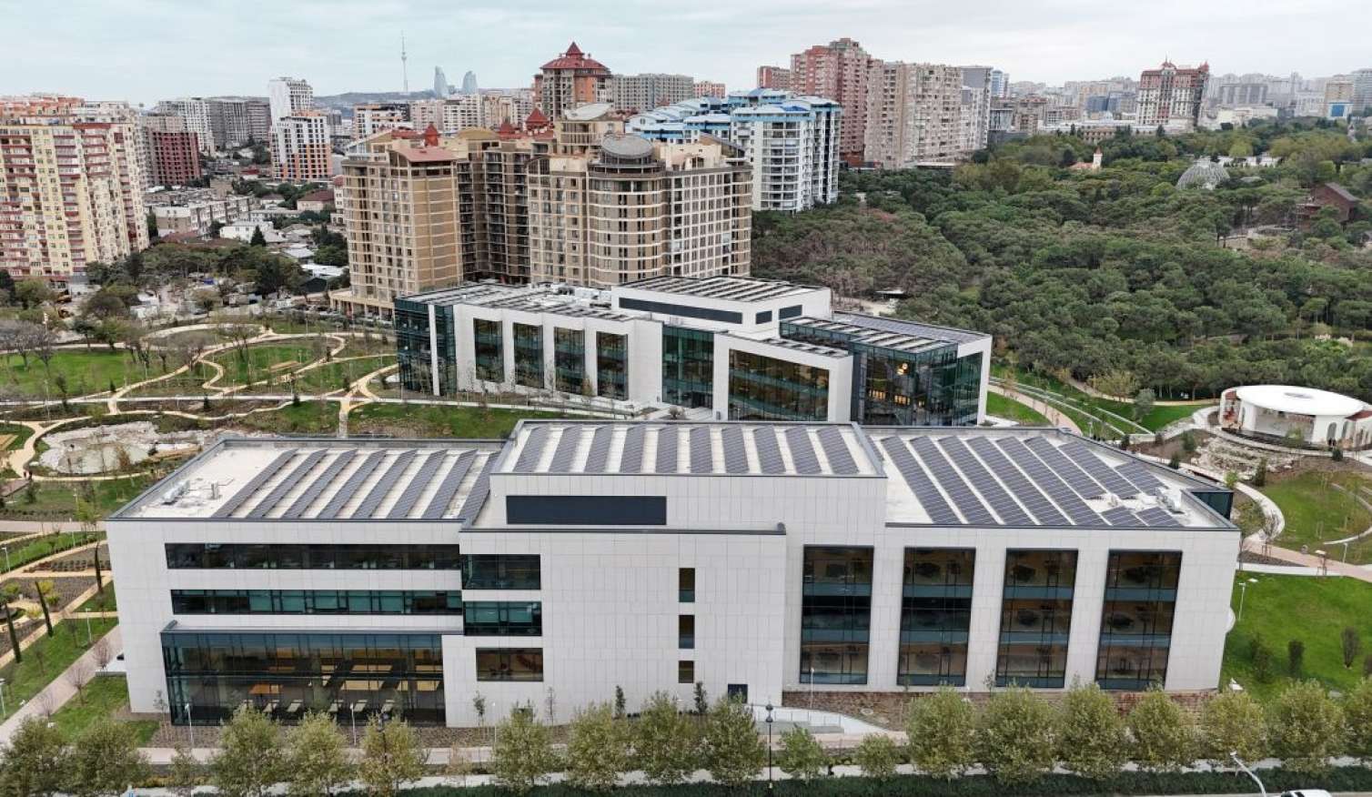 Bu gün açılışı olan universitetdən FOTOLAR 