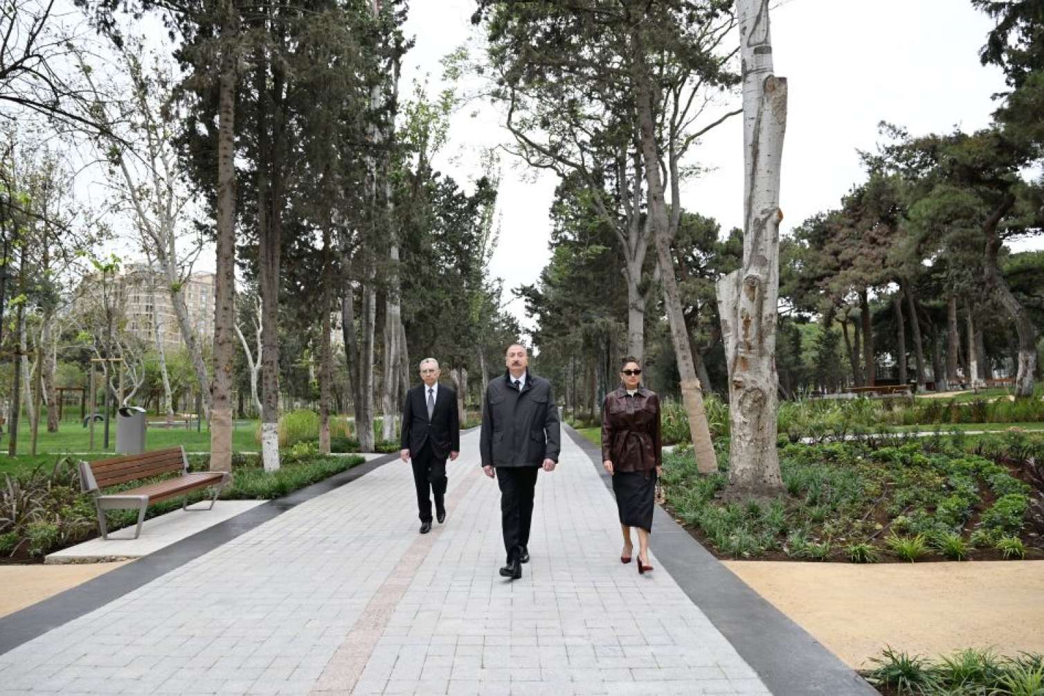 Prezident və xanımı yeni parkın açılışında - FOTO