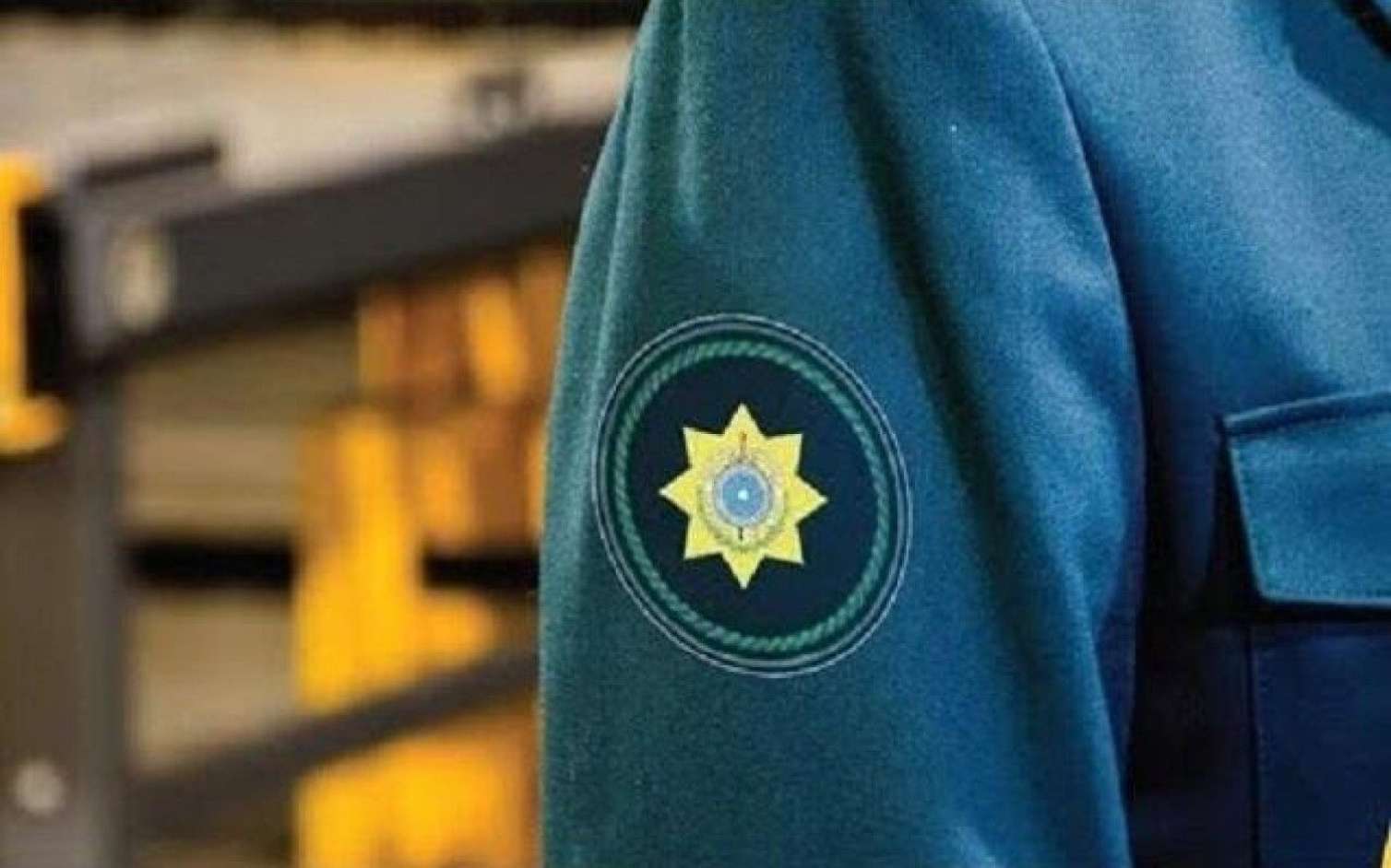 Gömrük Komitəsinin iki əməkdaşı həbs edildi 