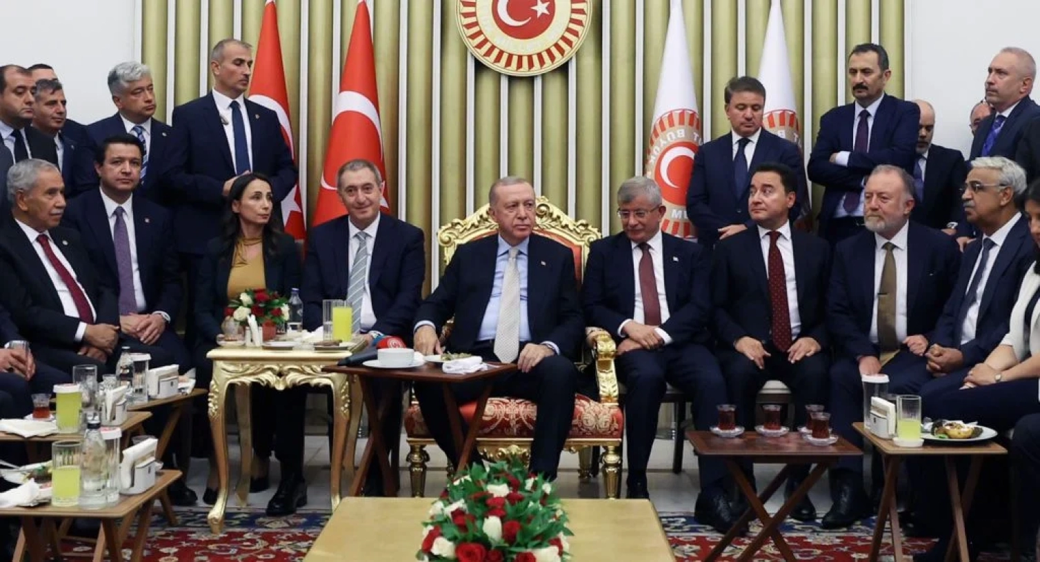 Ərdoğan keçmiş silahdaşları ilə uzun illər sonra yenidən bir arada - FOTO 