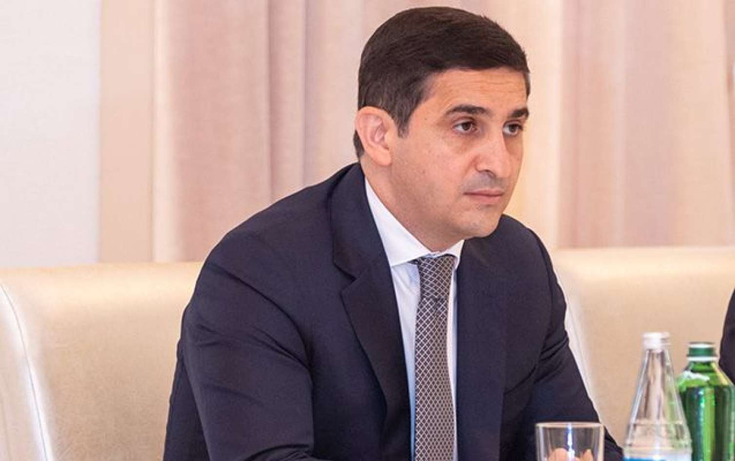Nazir Vüqar Novruzovu işdən çıxardı 