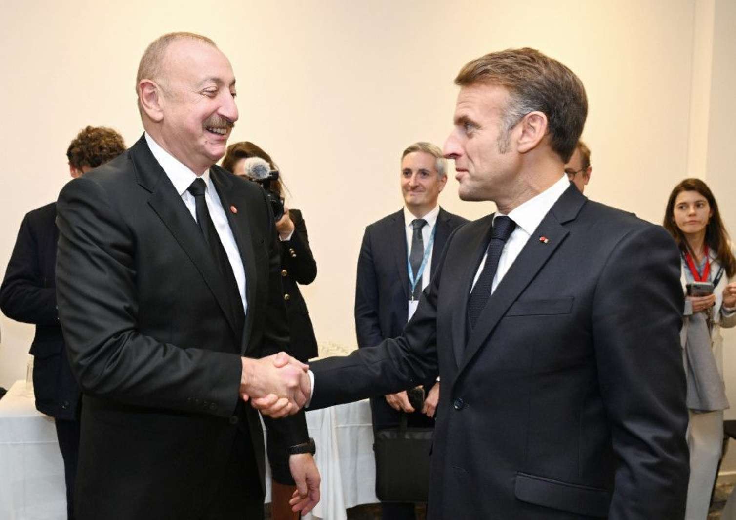 İlham Əliyev Emmanuel Makronla görüşdü 