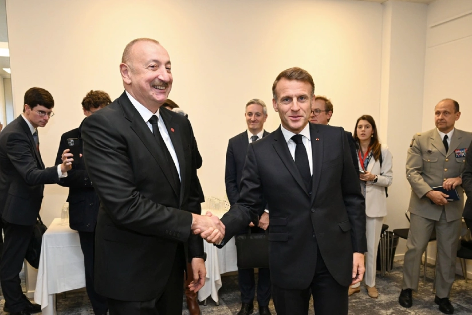 Səhər Paşinyanla, günorta isə Əliyevlə... - Makron 