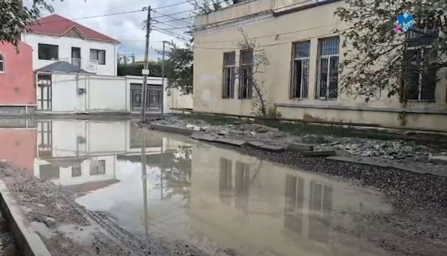 Bakıxanovda ölüm saçan yol - Hər an fəlakət OLA BİLƏR - VİDEO