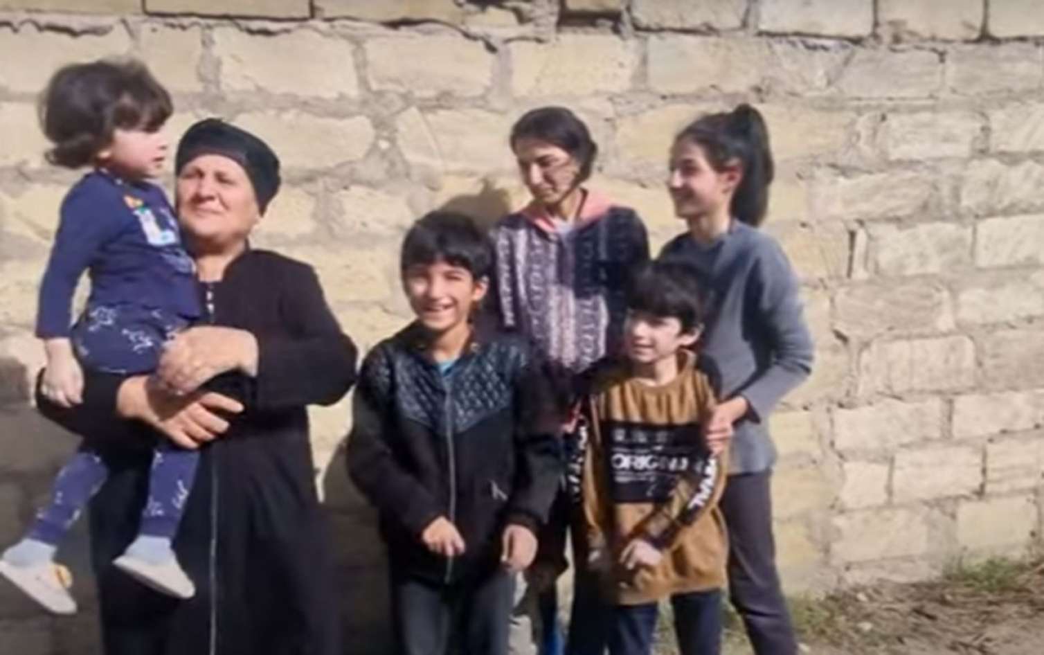Abşeronda bir ailənin 5 uşağı təhsildən yayındırıldı: İmkan yoxdur... - VİDEO 