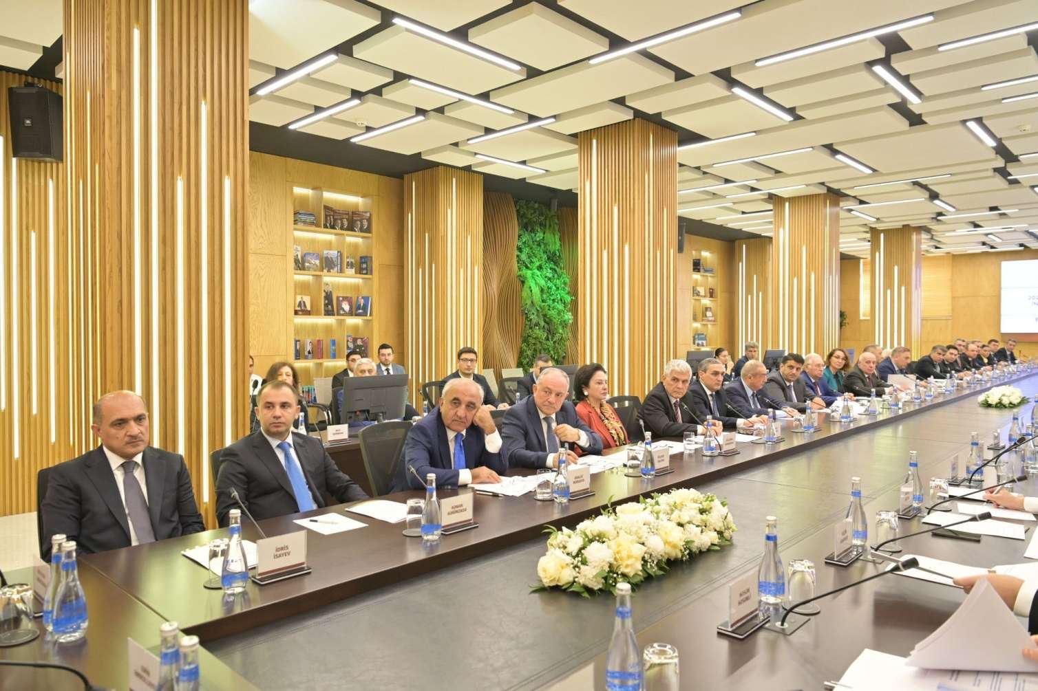 Nazir universitetlərdəki son vəziyyətə görə rektorları topladı 