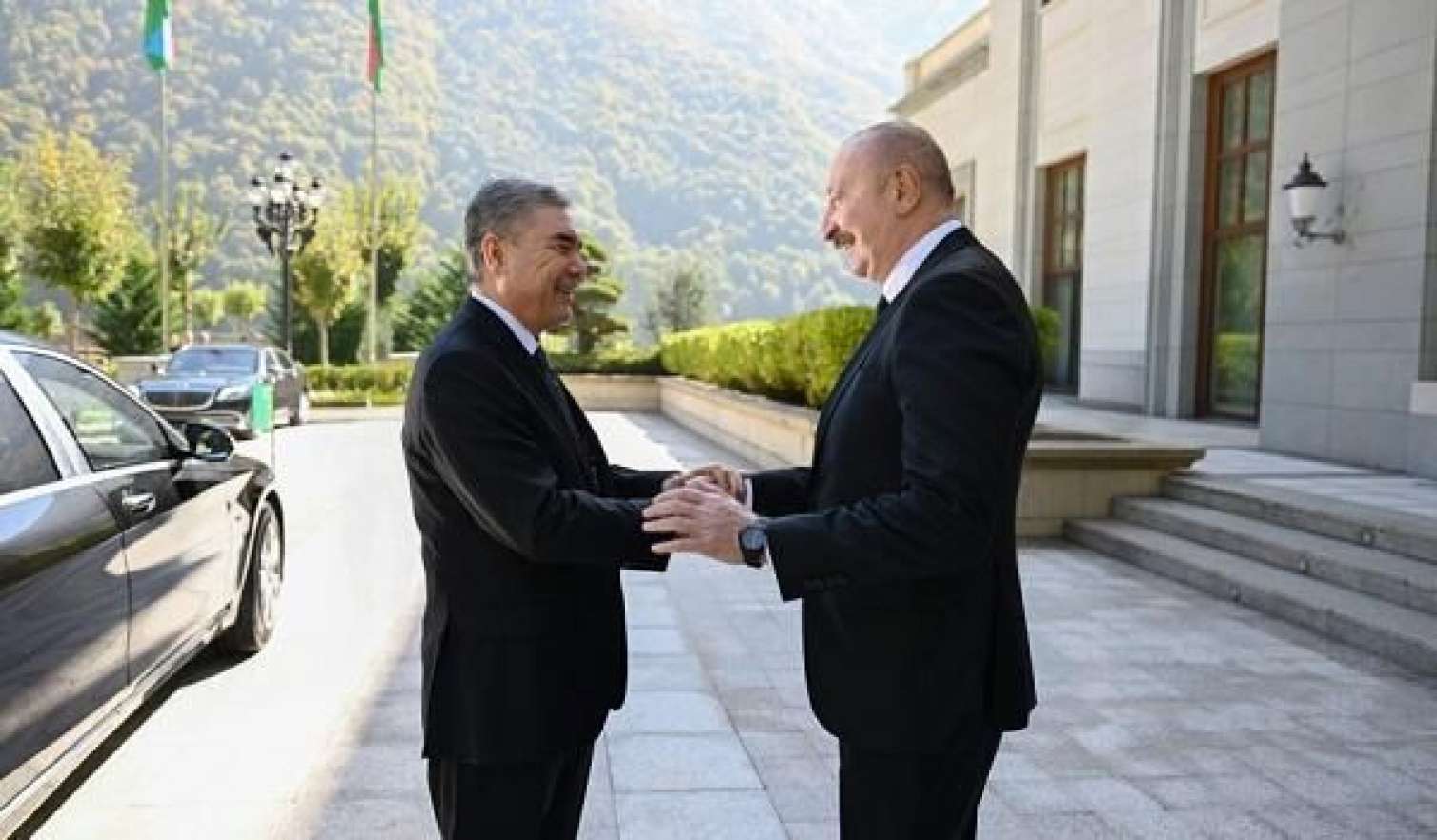 İlham Əliyev Qəbələdə Berdiməhəmmədovla görüşdü 