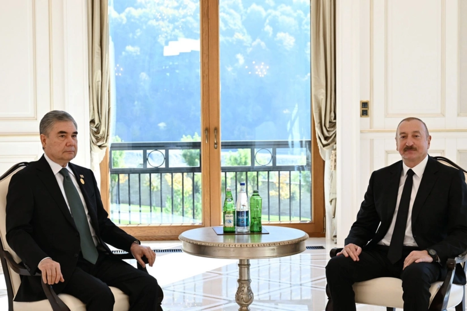 İlham Əliyev Qəbələdə Berdiməhəmmədovla görüşdü 