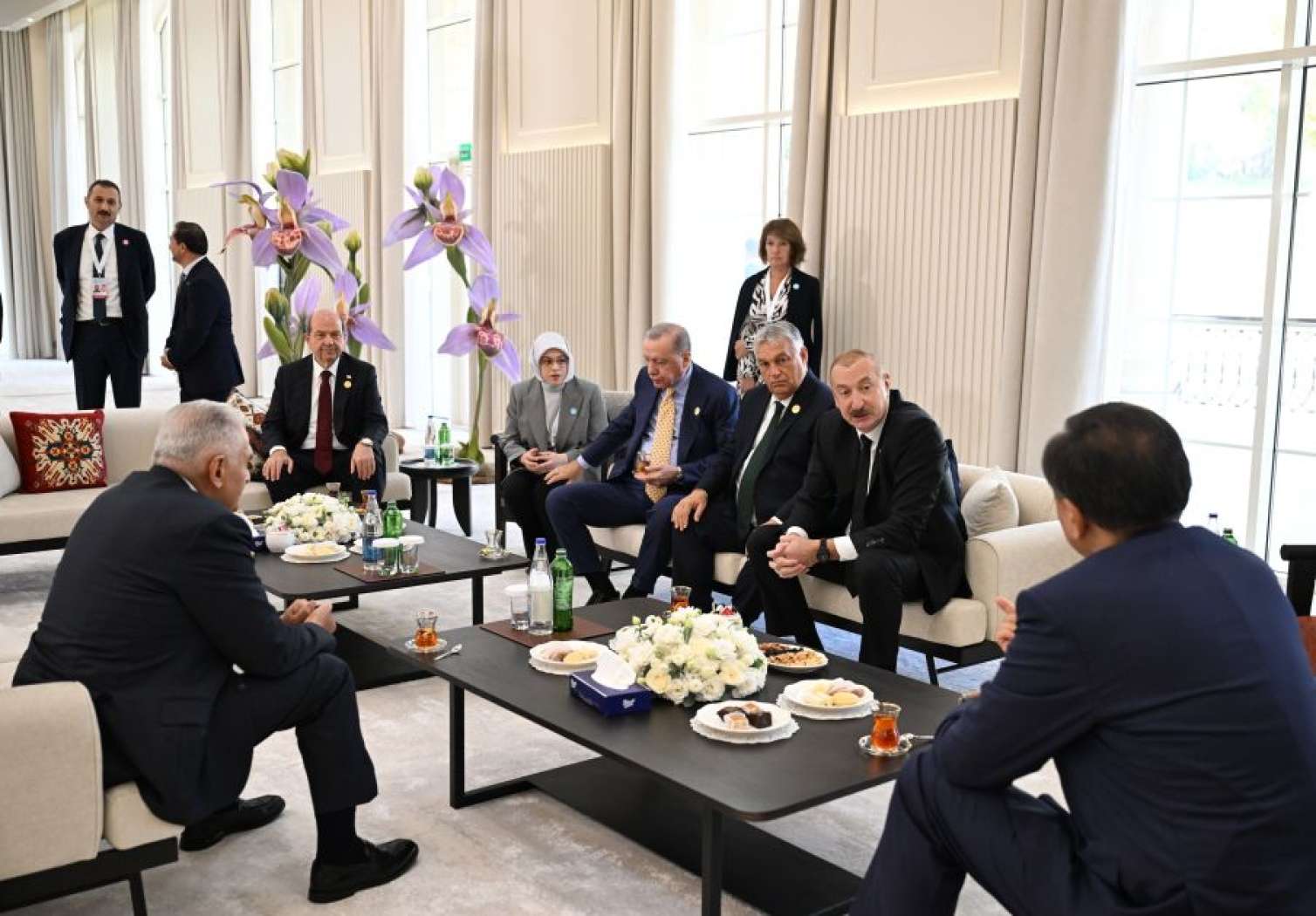 Liderlər çay süfrəsi arxasında…  - FOTO