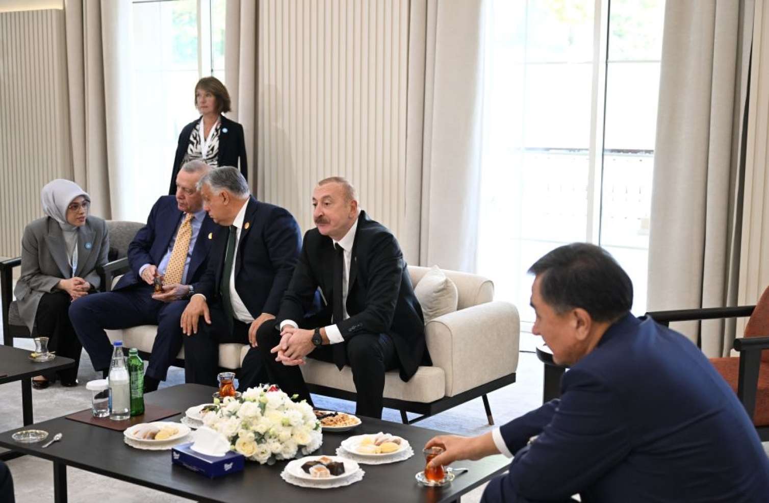 Liderlər çay süfrəsi arxasında…  - FOTO