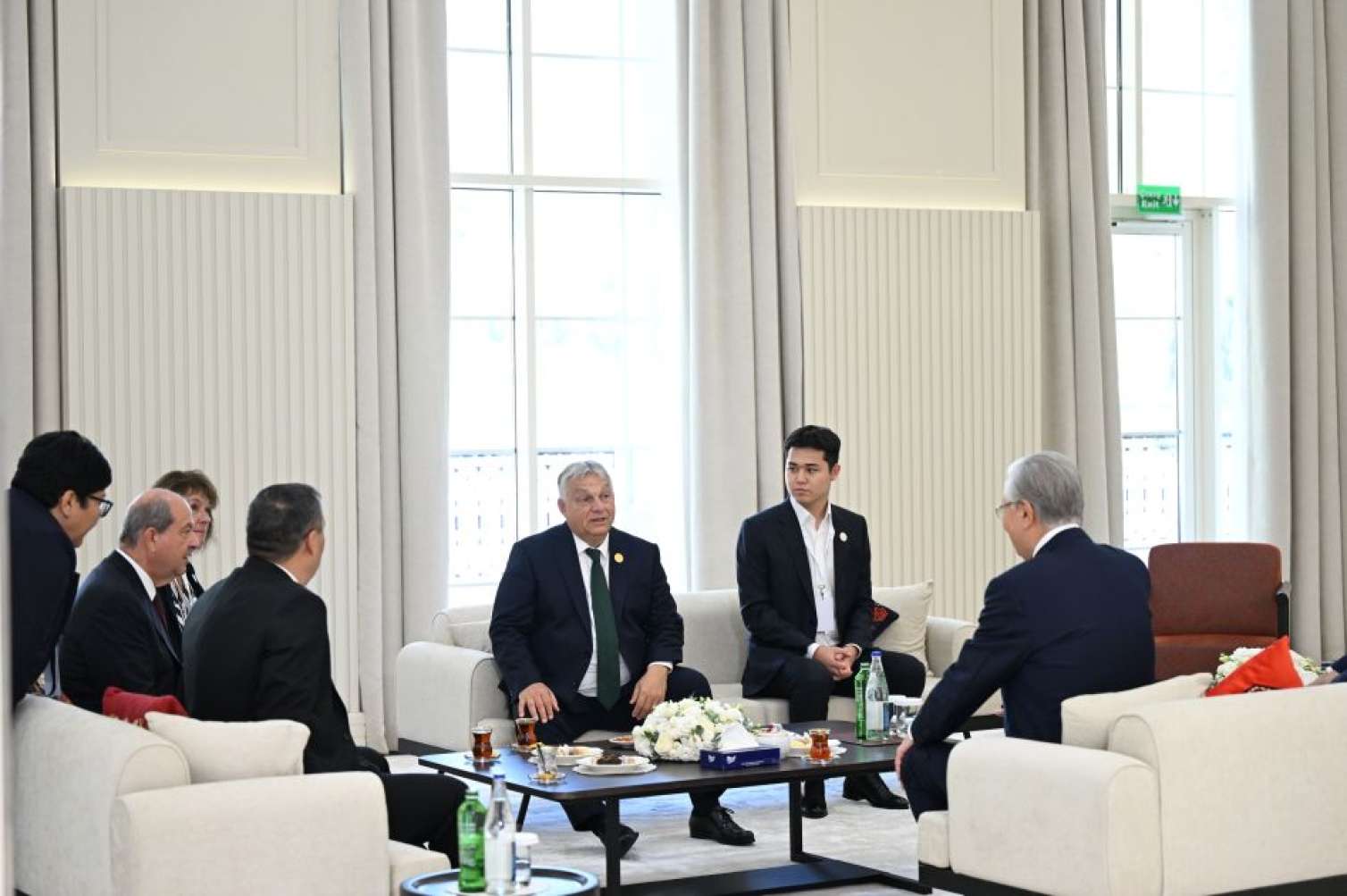 Liderlər çay süfrəsi arxasında…  - FOTO