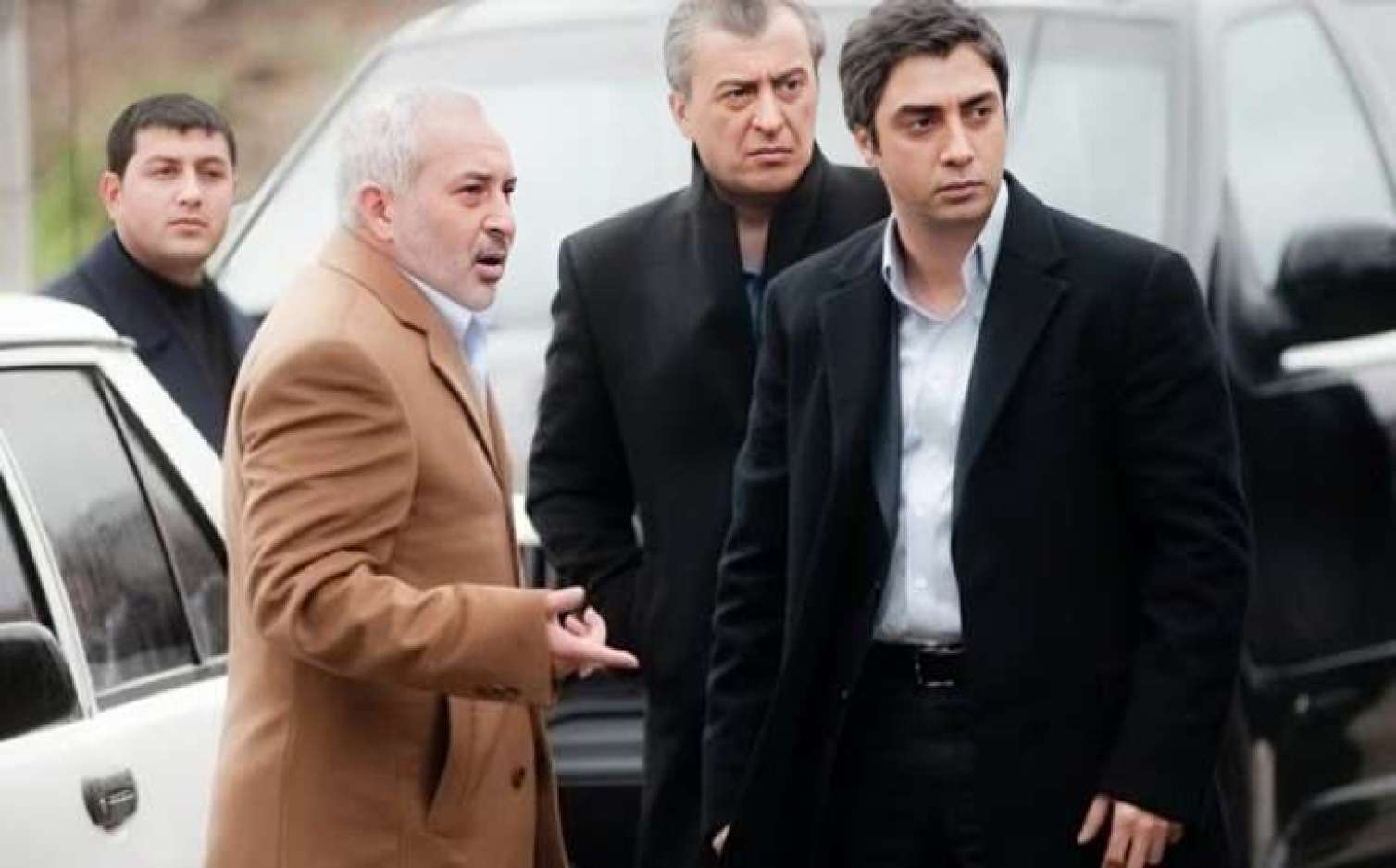 "Kurtlar Vadisi"nin məşhur aktyoru daxmada yaşayır - FOTO 