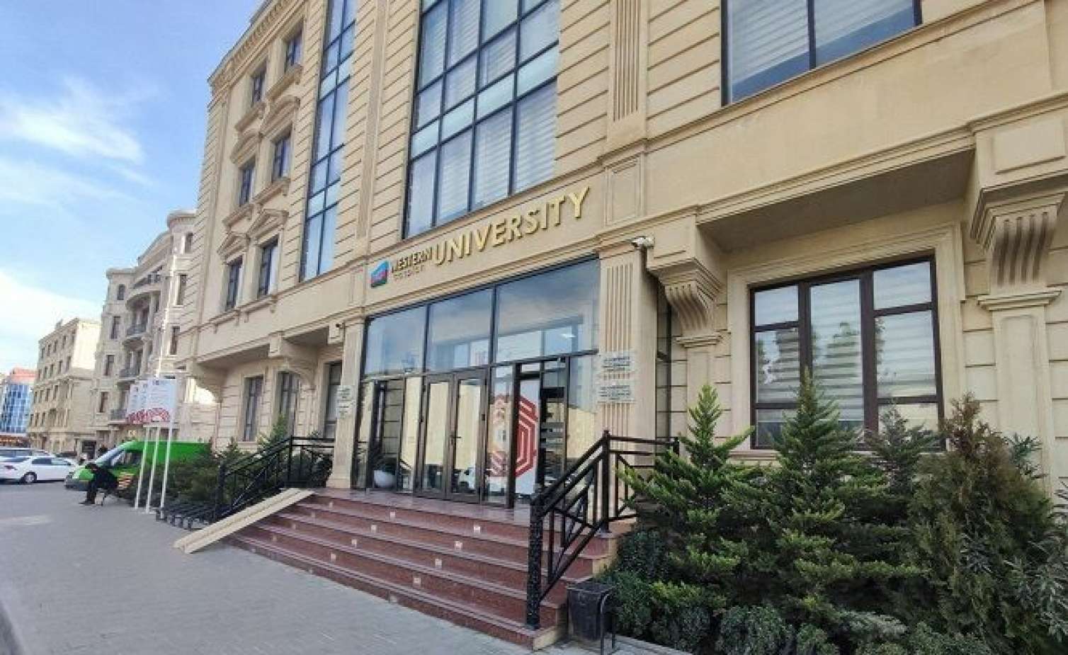 41 alimə qarşı həqarət... - Təhsil eksperti ilə universitet arasında QALMAQAL 