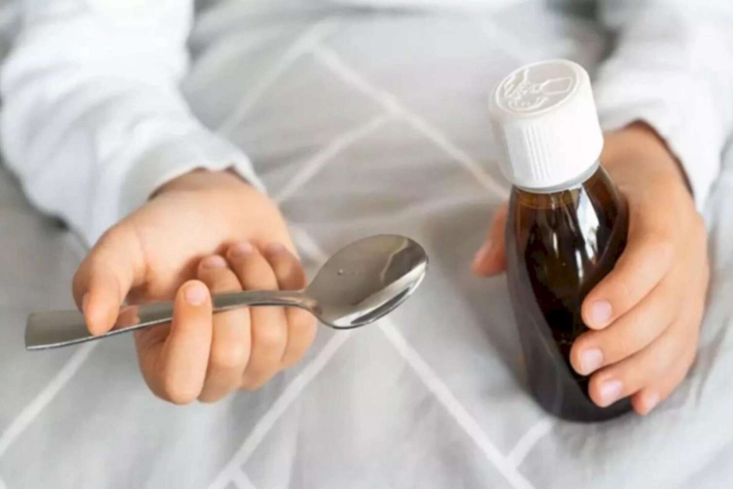 Bu ölkədə öskürək əleyhinə siropdan onlarla uşaq öldü  