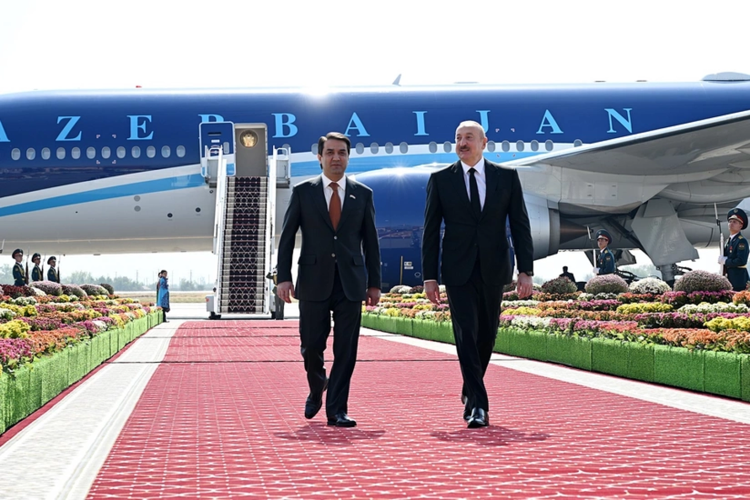 Prezident Tacikistana getdi - FOTO/VİDEO