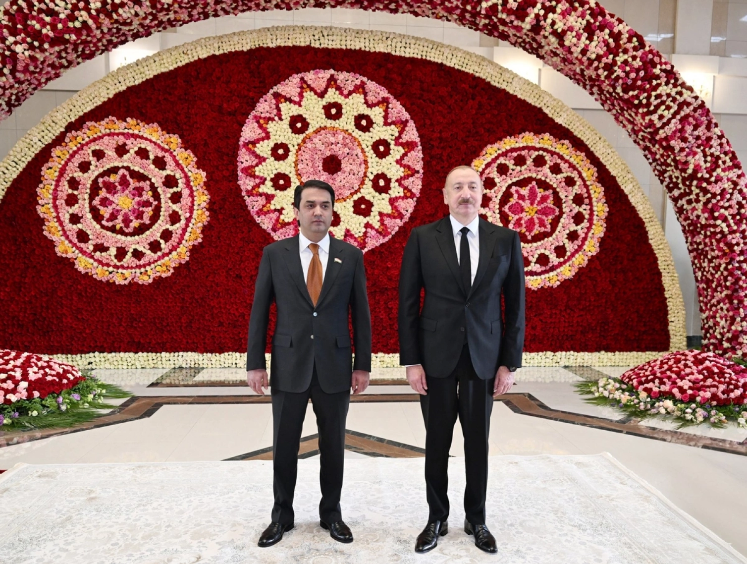Prezident Tacikistana getdi - FOTO/VİDEO