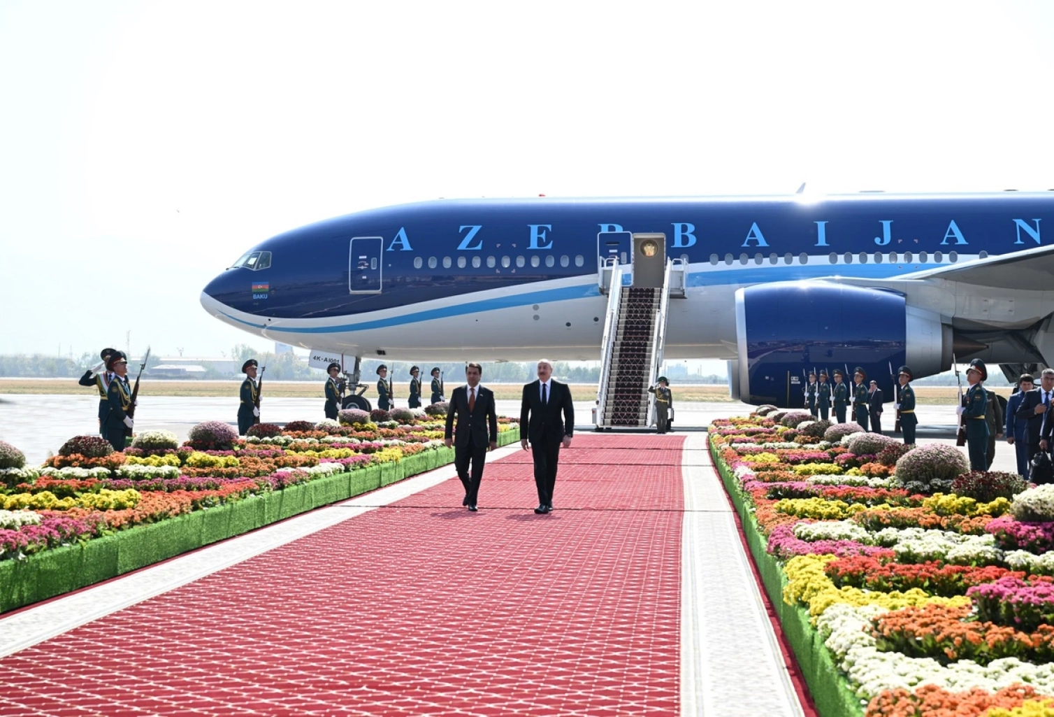 Prezident Tacikistana getdi - FOTO/VİDEO
