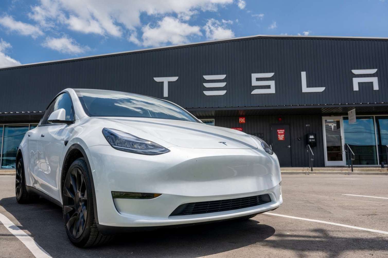 “Tesla”nın ən ucuz modelləri təqdim olundu 