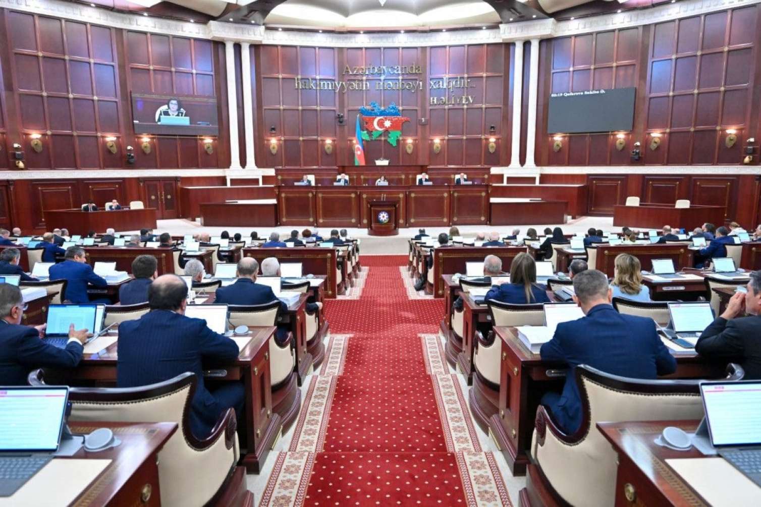 Milli Məclisin iclası başladı 