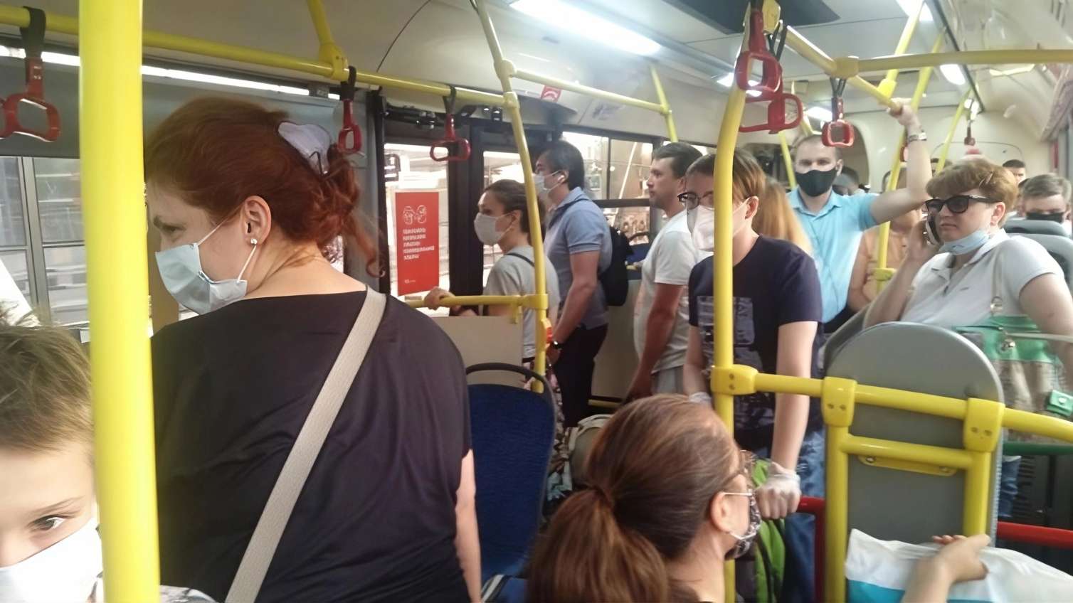 Bakıda avtobus sürücüsü 72 yaşlı qadına qarşı kobudluq etdi - VİDEO 