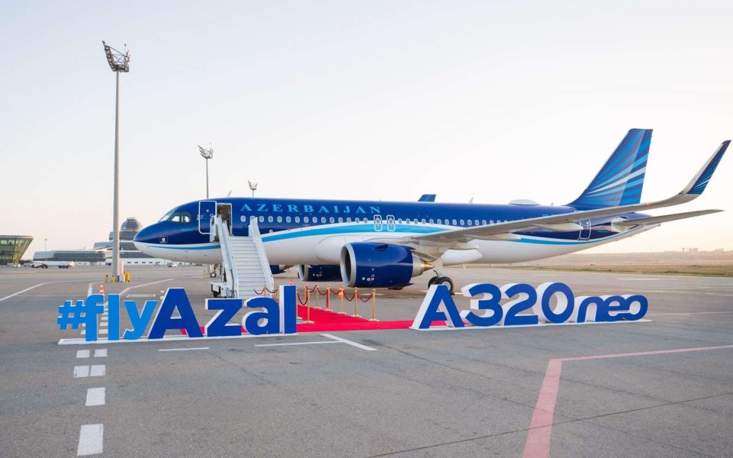 AZAL-ın ikinci yeni "Airbus A320neo" təyyarəsi Bakıya gətirildi -  FOTO