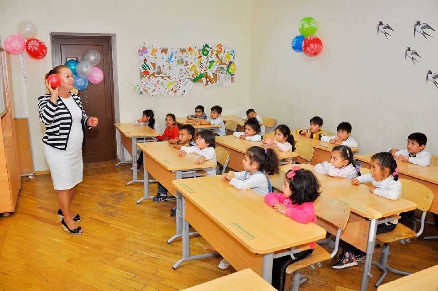 5 yaşlı 30 körpə və bir müəllim: Nə dərəcədə düzgündür? - VİDEO