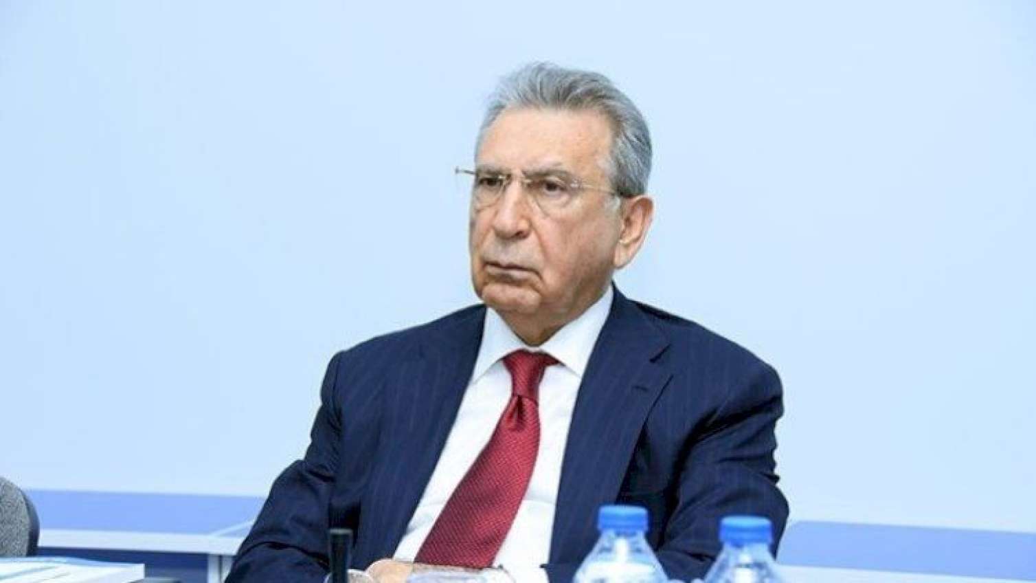 Ramiz Mehdiyevin halı PİSLƏŞDİ