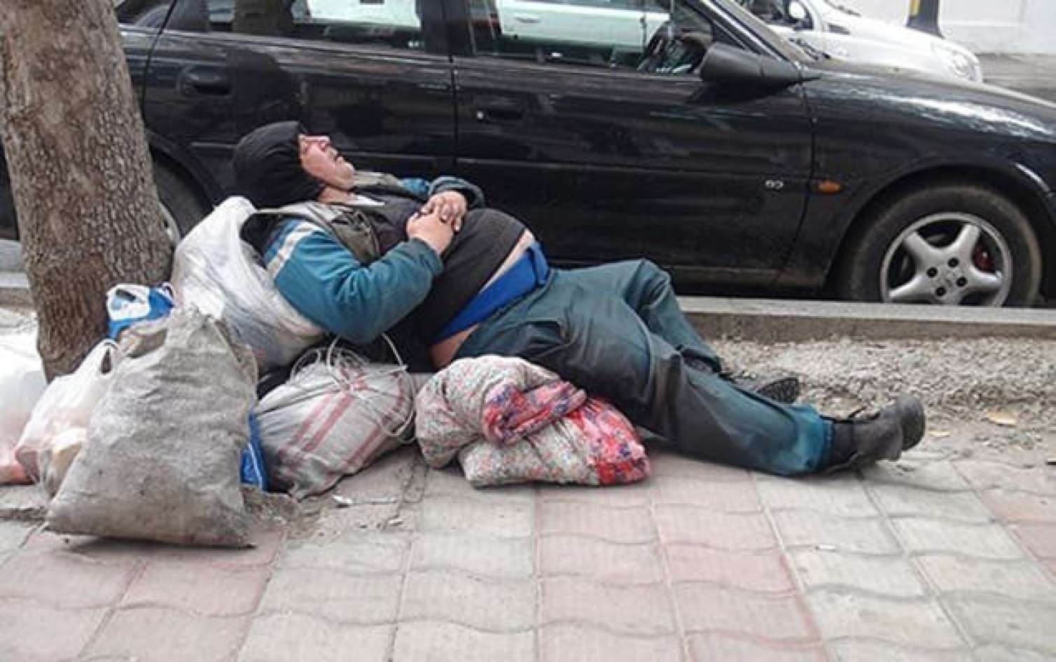 Bakıda “bomj” ticarət mərkəzində öldü 