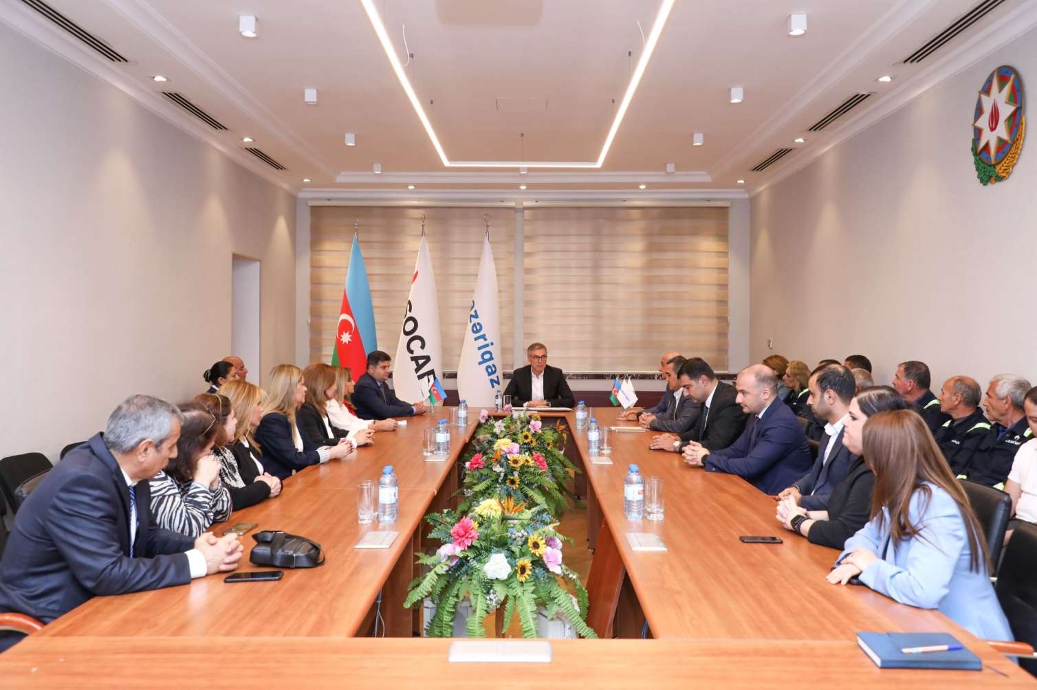 Əmək fəaliyyətində fərqlənən işçilərlə görüş keçirildi 