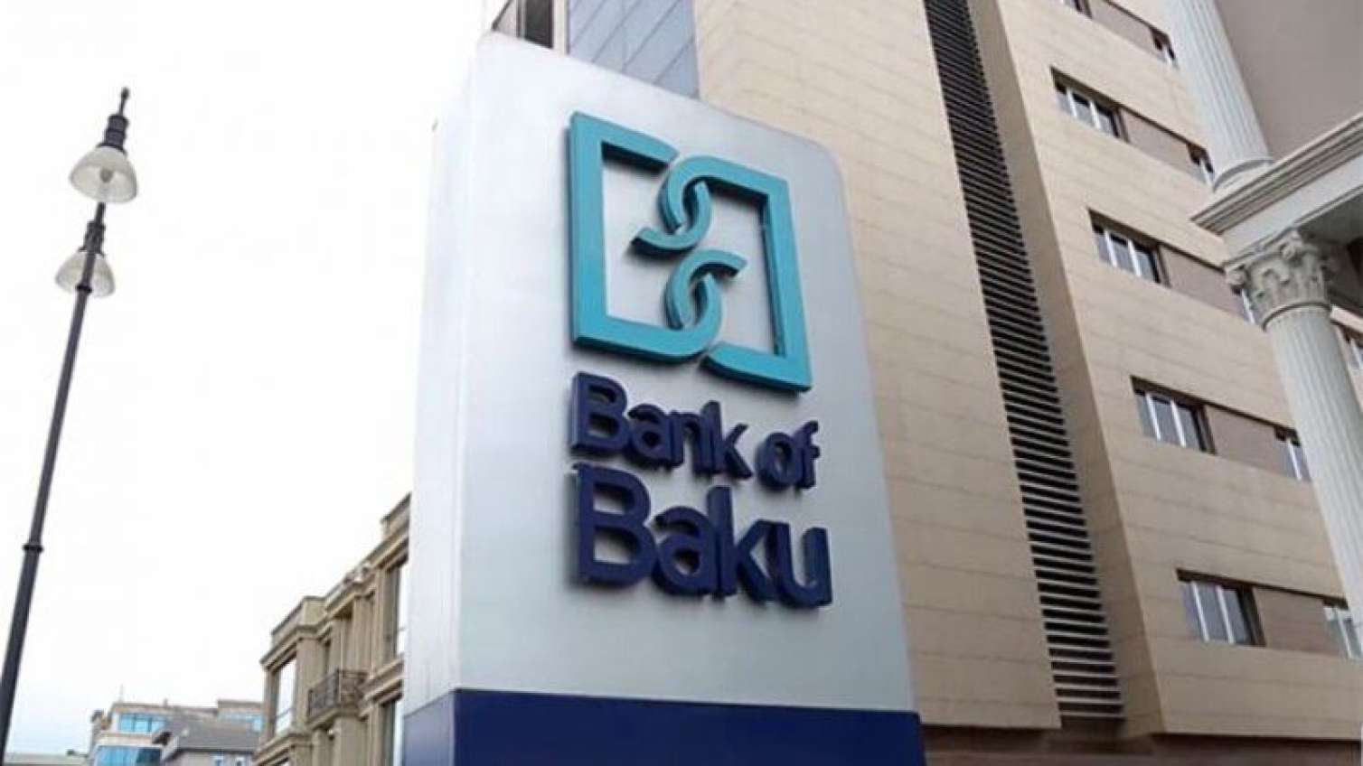 "Bank of Baku"dakı hesabından oğurluq oldu, bank məsuliyyətdən qaçmaq istədi 