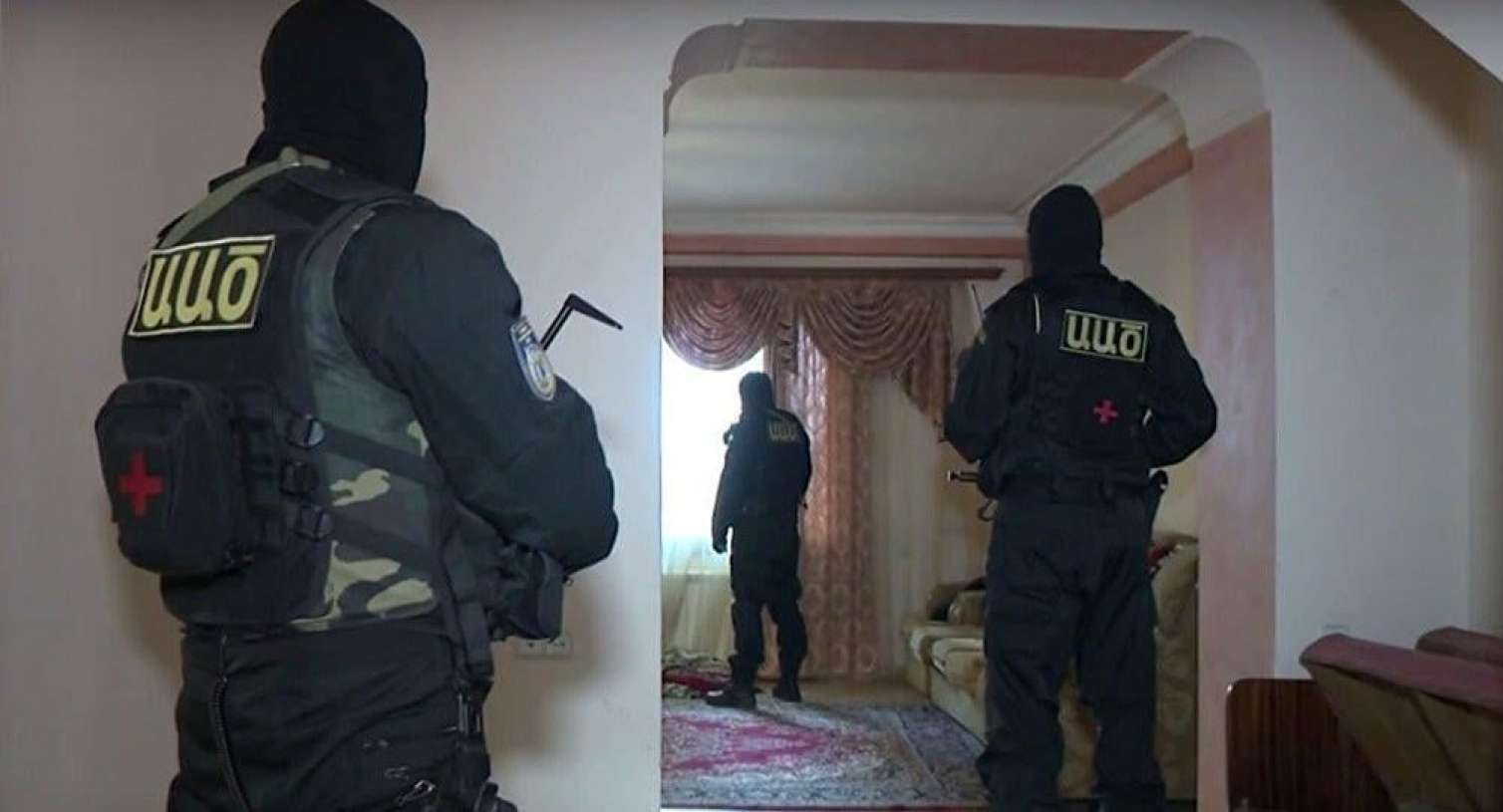 Ermənistanda Gümrü merini zorla yerə yıxıb qandalladılar 