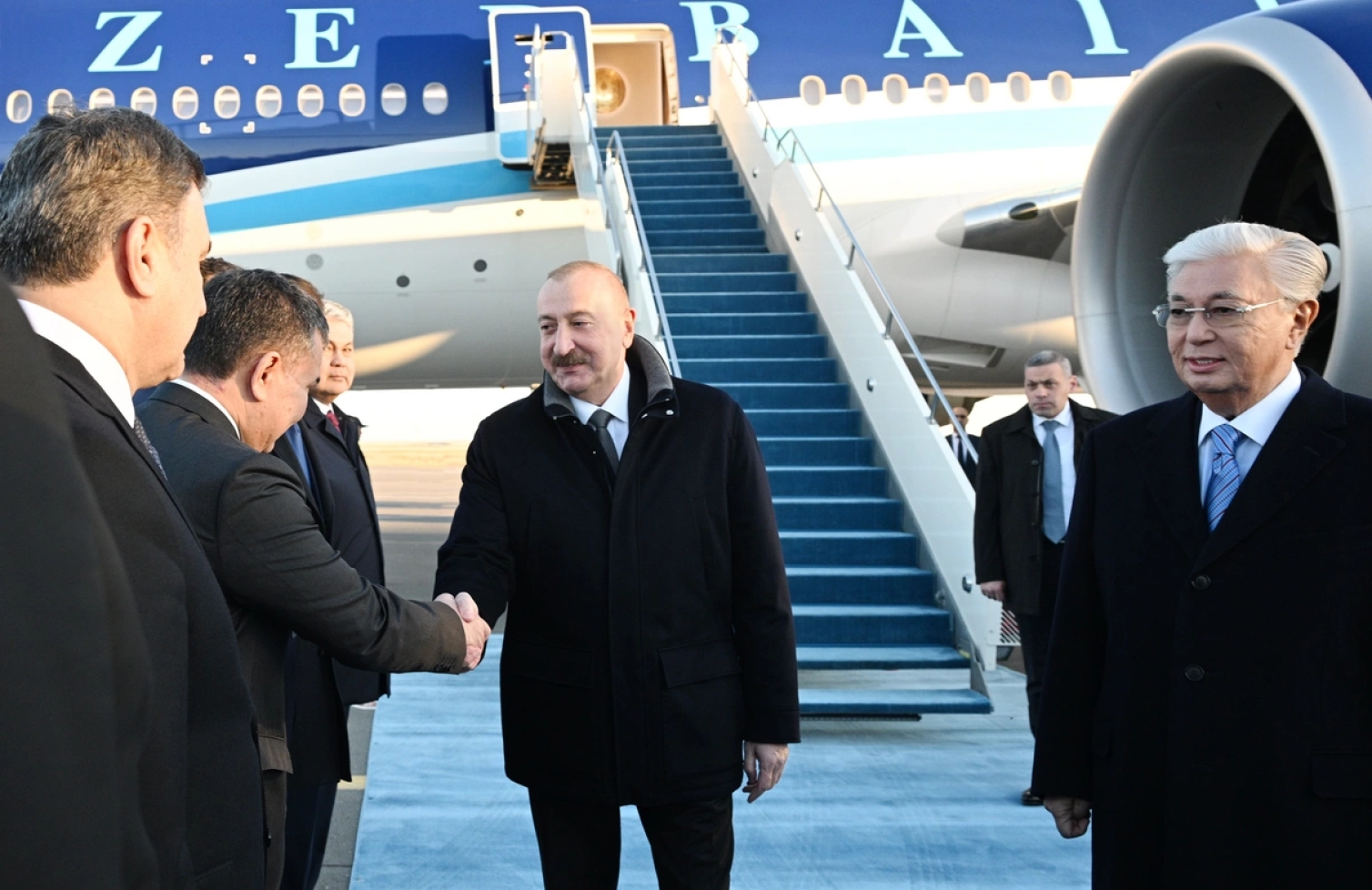 Tokayev Əliyevi şəxsən qarşıladı -  FOTO