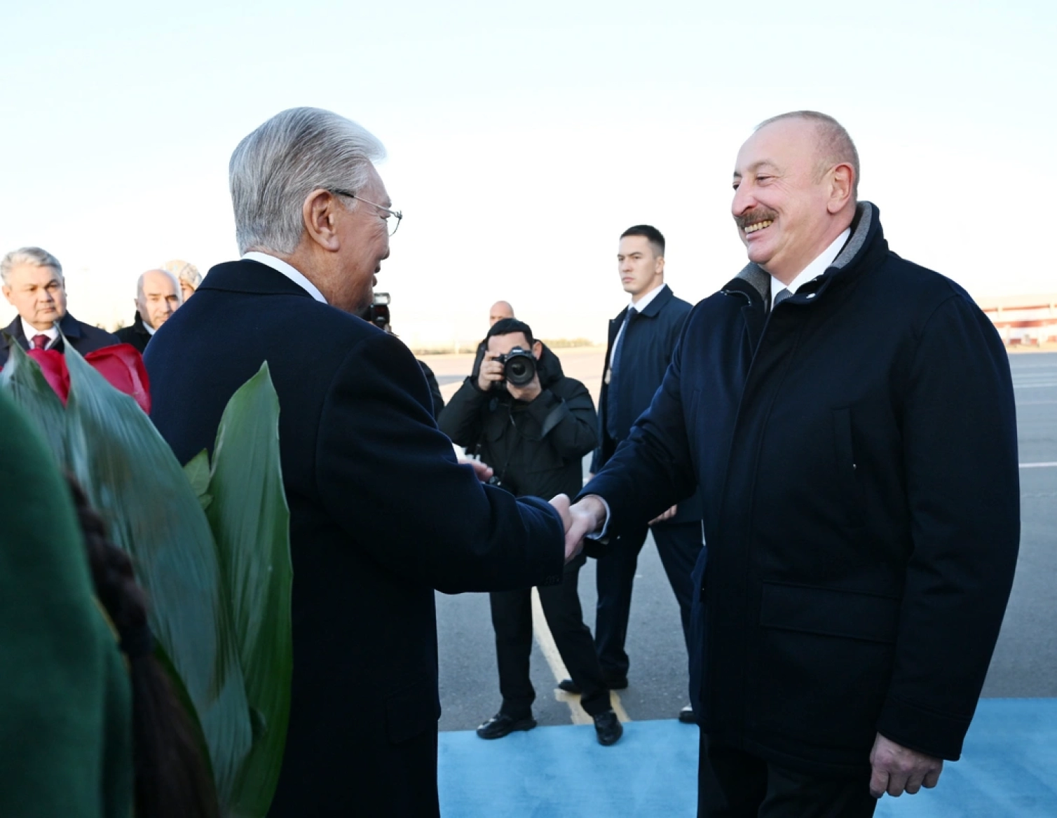 Tokayev Əliyevi şəxsən qarşıladı -  FOTO
